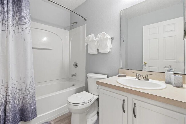 Building Photo - 326 Elderberry Dr