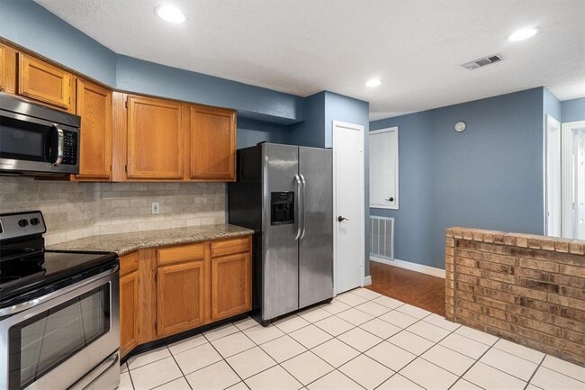 Building Photo - 2790 Wood Hollow Dr