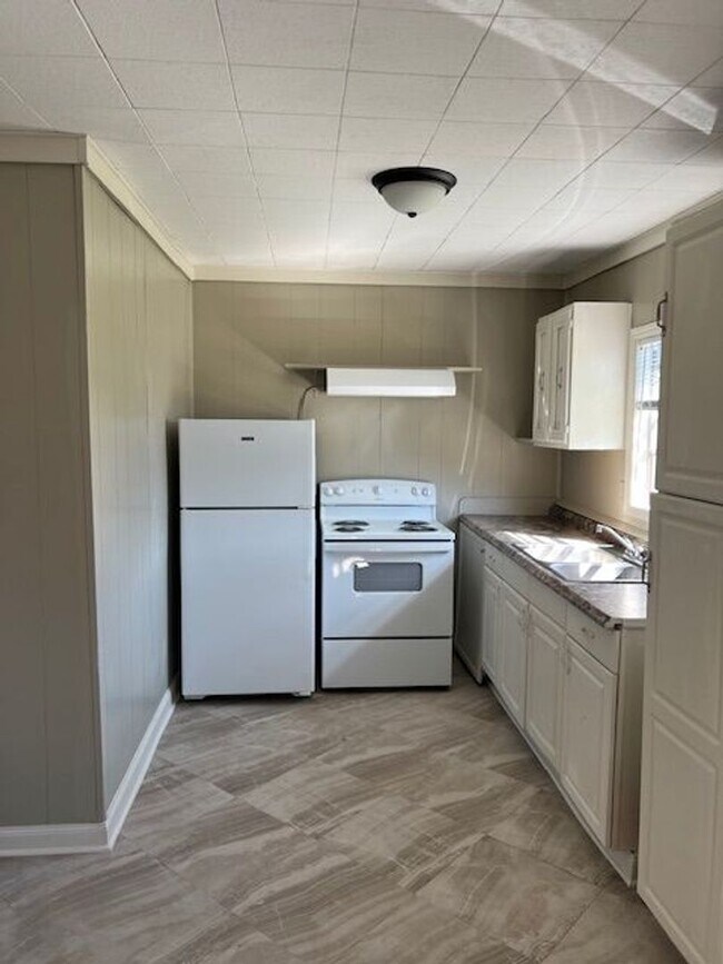 Building Photo - Charming 1B/1B home available in Lake Charles