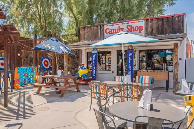 Building Photo - 6041 E Valley Way