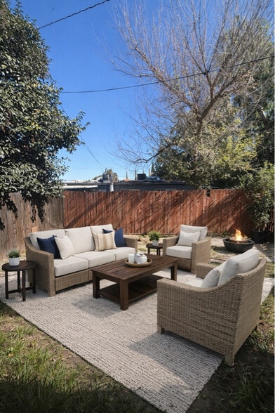 Building Photo - 2123 Down St