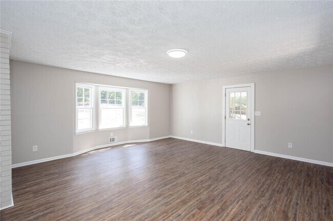Building Photo - 2099 Scott Rd