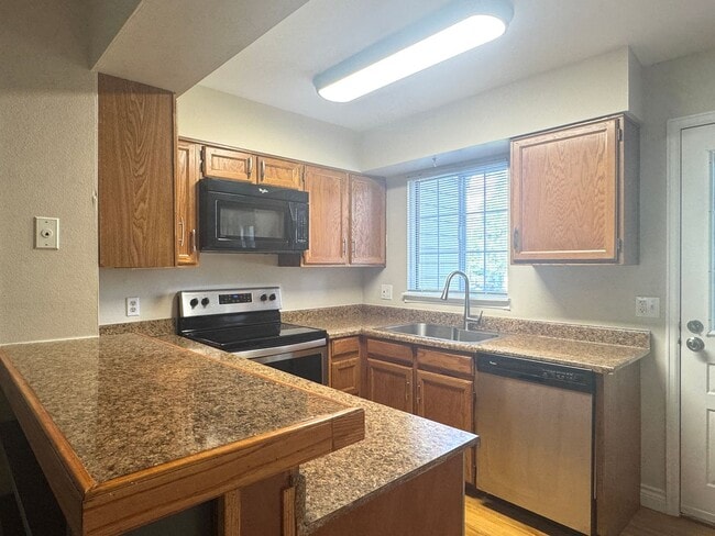 Building Photo - Beautiful Victoria Village Townhomes!