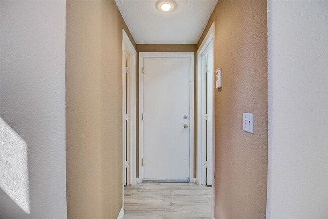 Building Photo - Beautiful 3 Bedroom, 2 Story Home in the Heart of Summerlin!