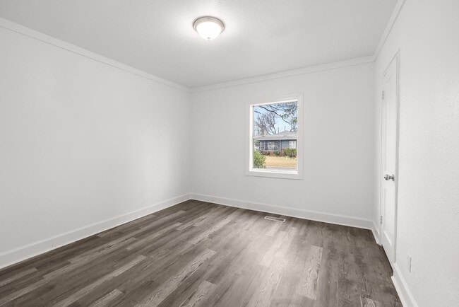 Building Photo - 829 51st St W