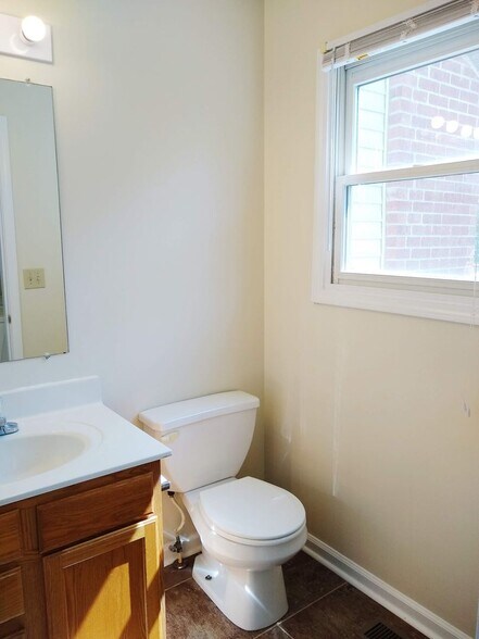 Building Photo - Allen Street