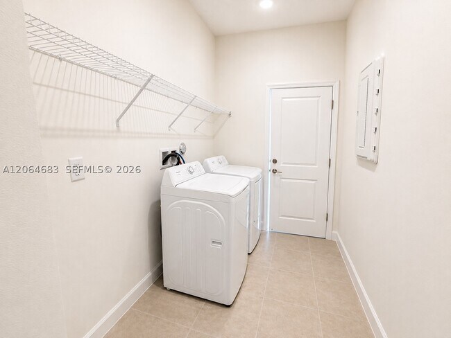 Building Photo - 10691 Wilgrove 10691