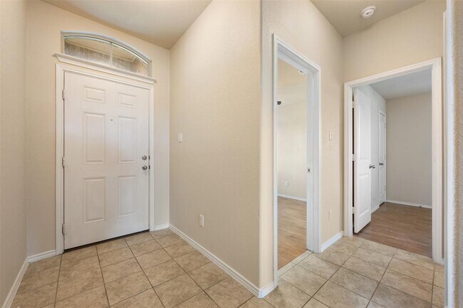 Building Photo - 208 Plata Ln