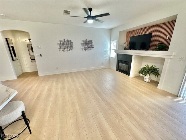 Building Photo - 10195 Queensbury Ave