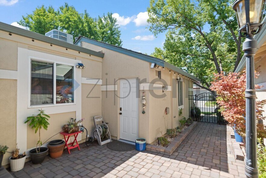 Building Photo - Unit