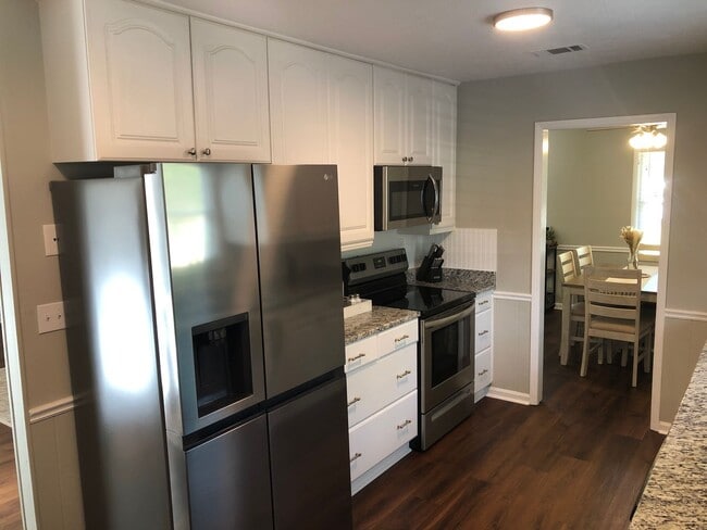 Building Photo - 5438 Brookview Dr