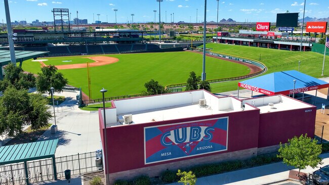 Building Photo - 540 N May