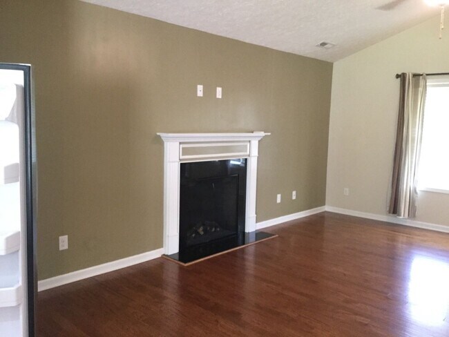 Building Photo - This beautiful home in New Bern