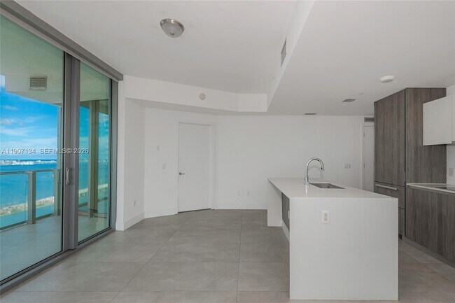 Building Photo - 2900 NE 7th Ave