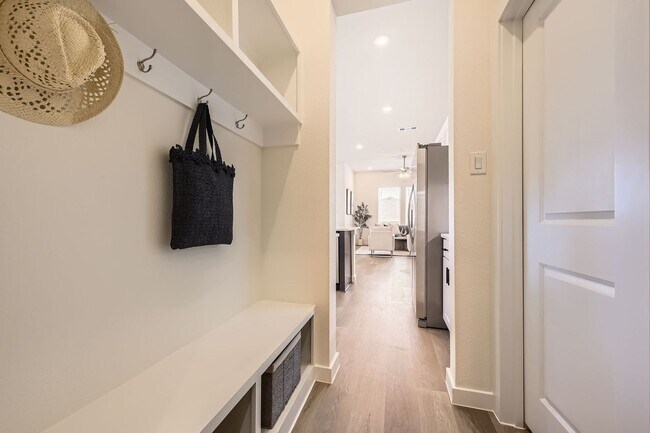 Building Photo - Oakmont Floor Plan