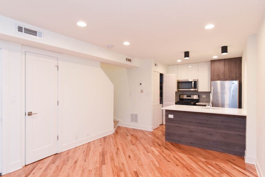 Building Photo - 843 W Grace St