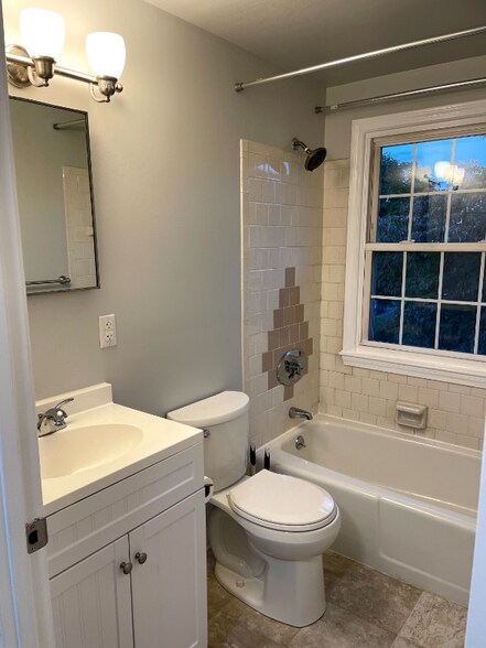 Building Photo - 180 Tyngsboro Rd