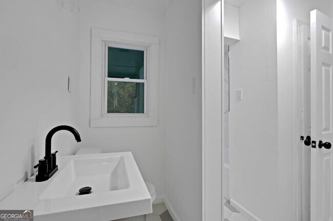 Building Photo - 1382 Childress Dr SW
