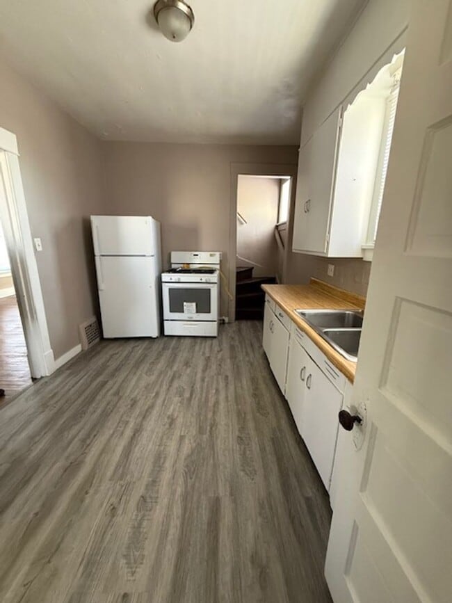 Building Photo - House for Rent 3 BR / 1 BA