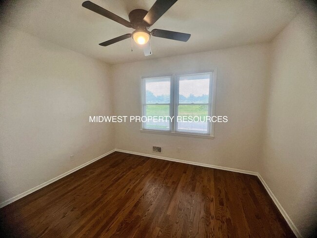 Building Photo - Freshly Updated 2 Bedroom Duplex