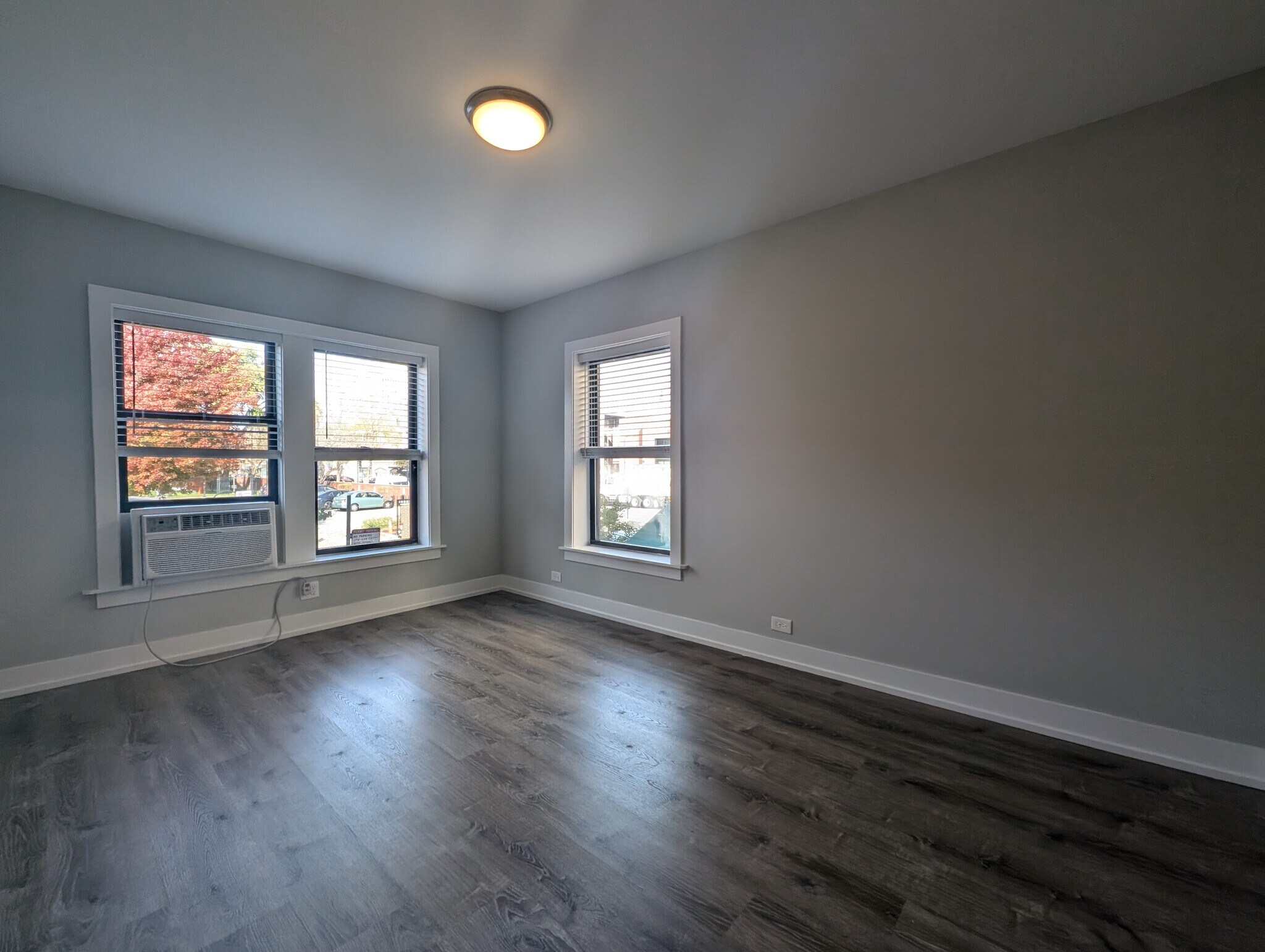 Building Photo - 711 W Brompton Ave