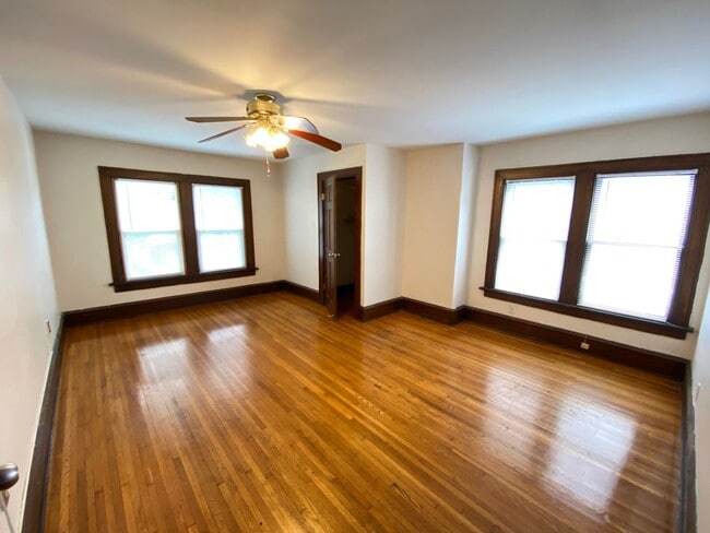 Building Photo - 2257 Indianola Ave