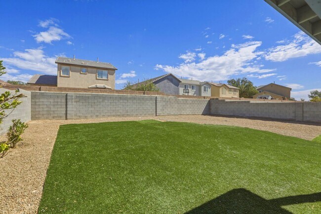 Building Photo - 4 Bedroom Home with Oversized Yard & RV Parking!