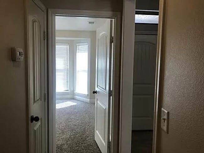 Building Photo - 3 Bedroom 2 bath home!