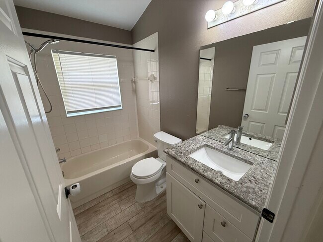 Building Photo - 1221 Singleton Cir