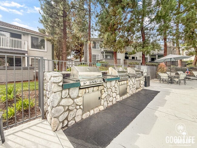 Building Photo - Great 2B/2BA Condo in Carmel Mountain Ranch w/ Community Pool, W/D, & Reserved Parking!