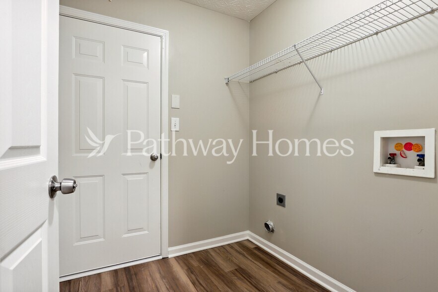 Building Photo - 210 Silver Arrow Cir