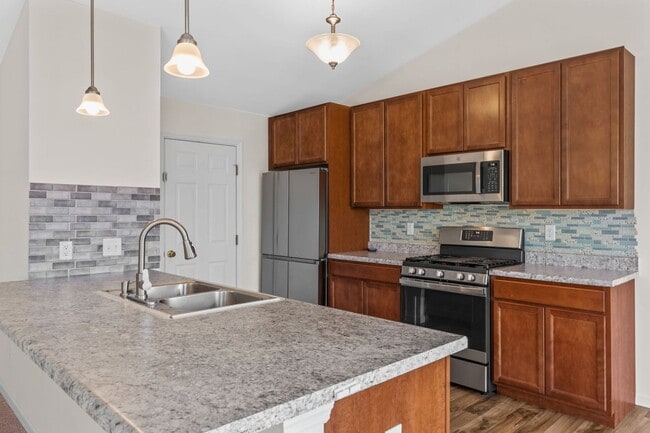Building Photo - Charming 3-Bedroom Home