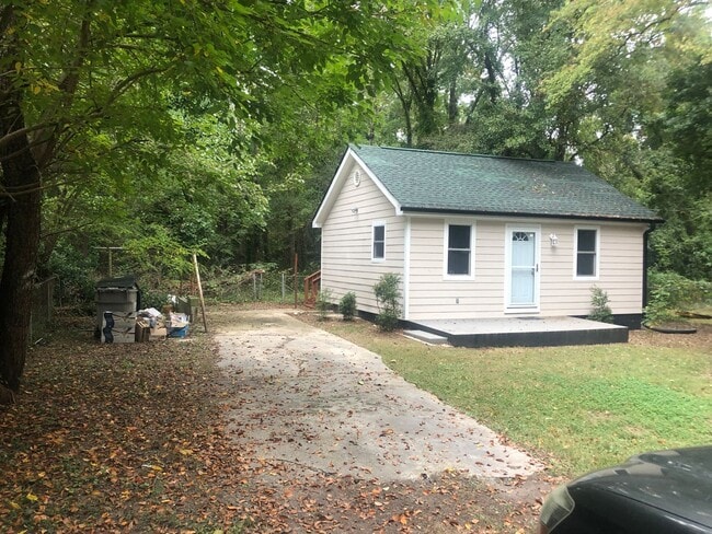 Building Photo - MOVE-IN READY!
