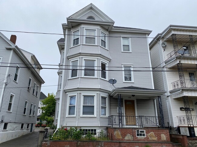 Primary Photo - 139 Holly St
