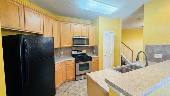 Building Photo - 16100 S Great Oaks Dr