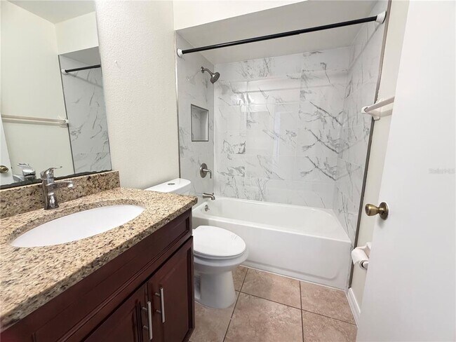 Building Photo - 2418 Harbor Town Dr