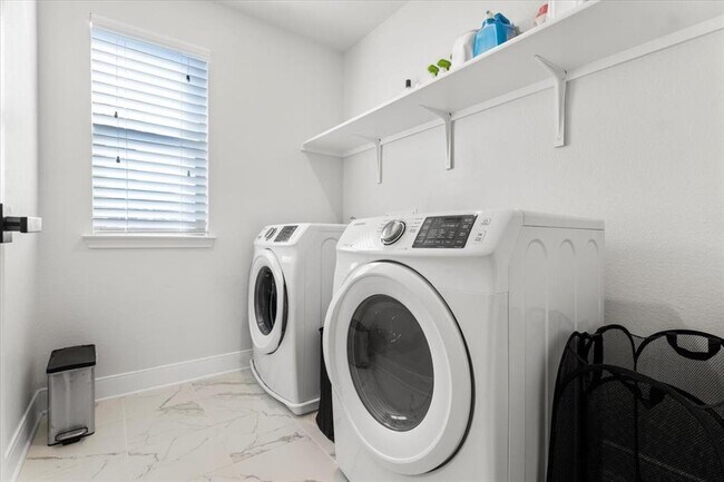 Building Photo - 6713 Ondantra Bnd