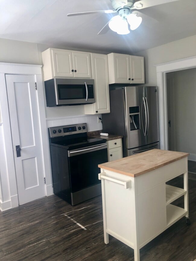 Building Photo - 1144 Boulevard