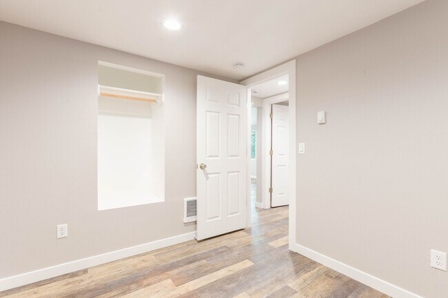 Building Photo - 506 Southway Dr