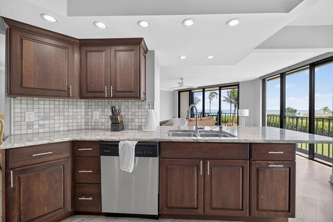 Building Photo - 9650 S Ocean Dr