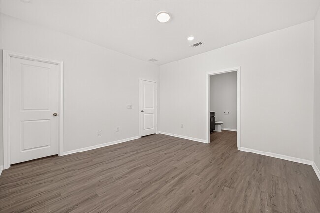 Building Photo - 16737 Oak Bough Dr