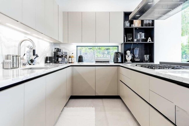 Building Photo - 1830 NE 193rd St