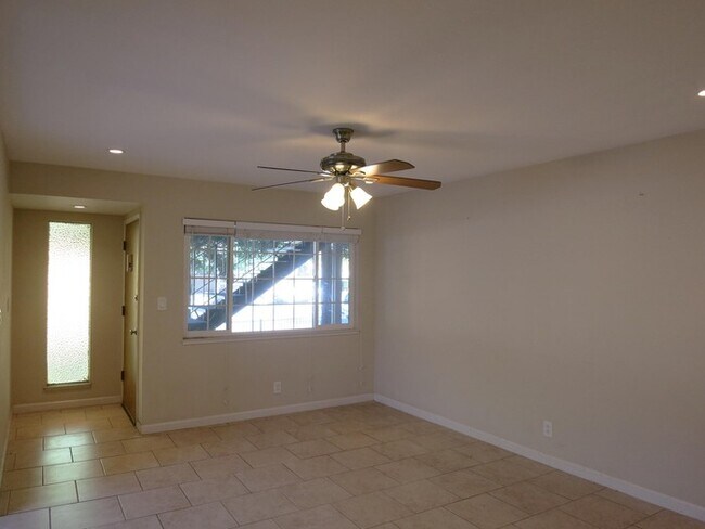 Building Photo - 1588 Blossom Hill Rd