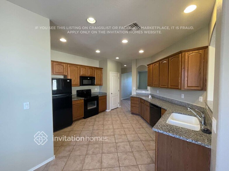 Building Photo - 17682 W Cavedale Dr
