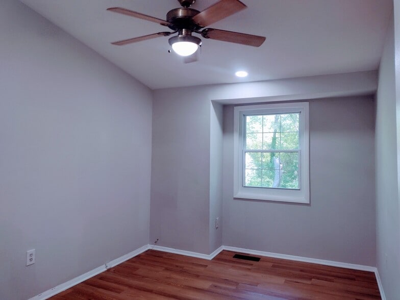 Building Photo - 5455 Hildebrand Ct