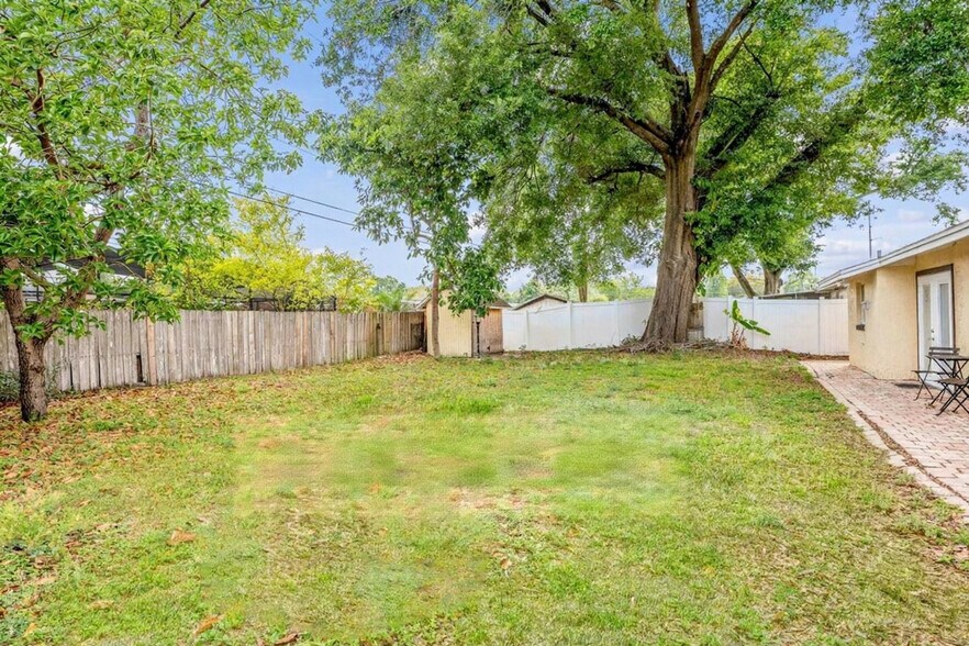 Building Photo - 2721 Raeford Rd