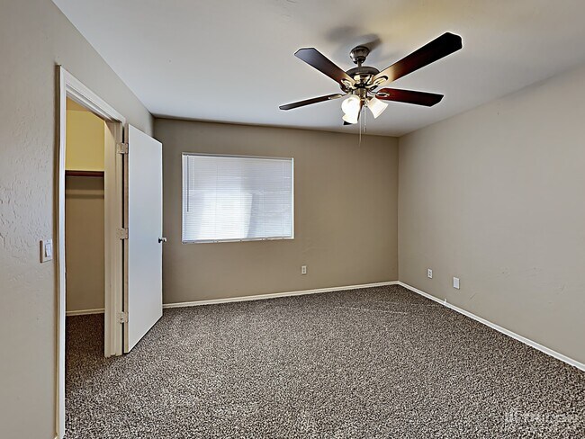 Building Photo - 12929 W Laurel Ln