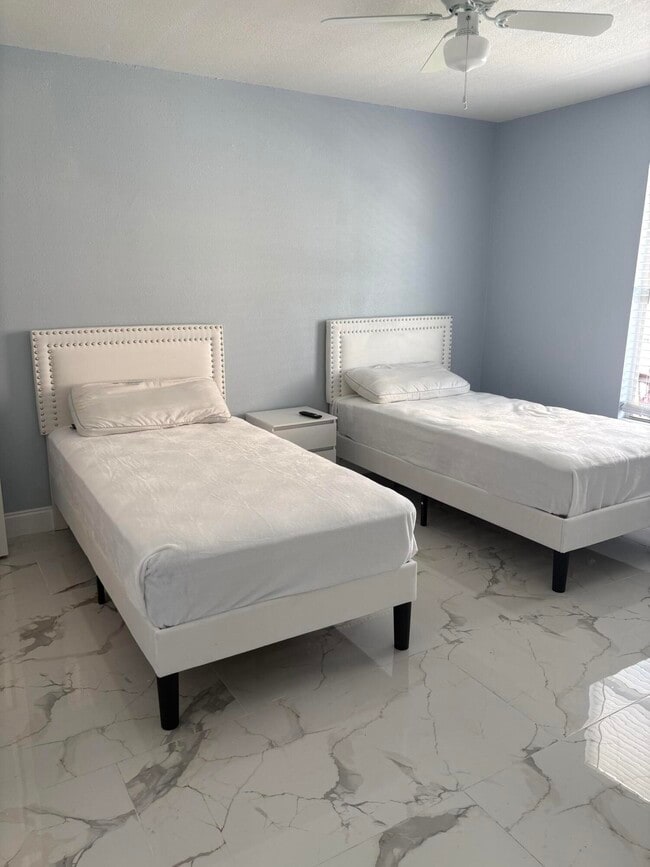 Building Photo - 3825 Patio Ct