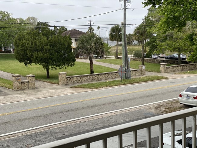 Building Photo - 732 N Halifax Ave