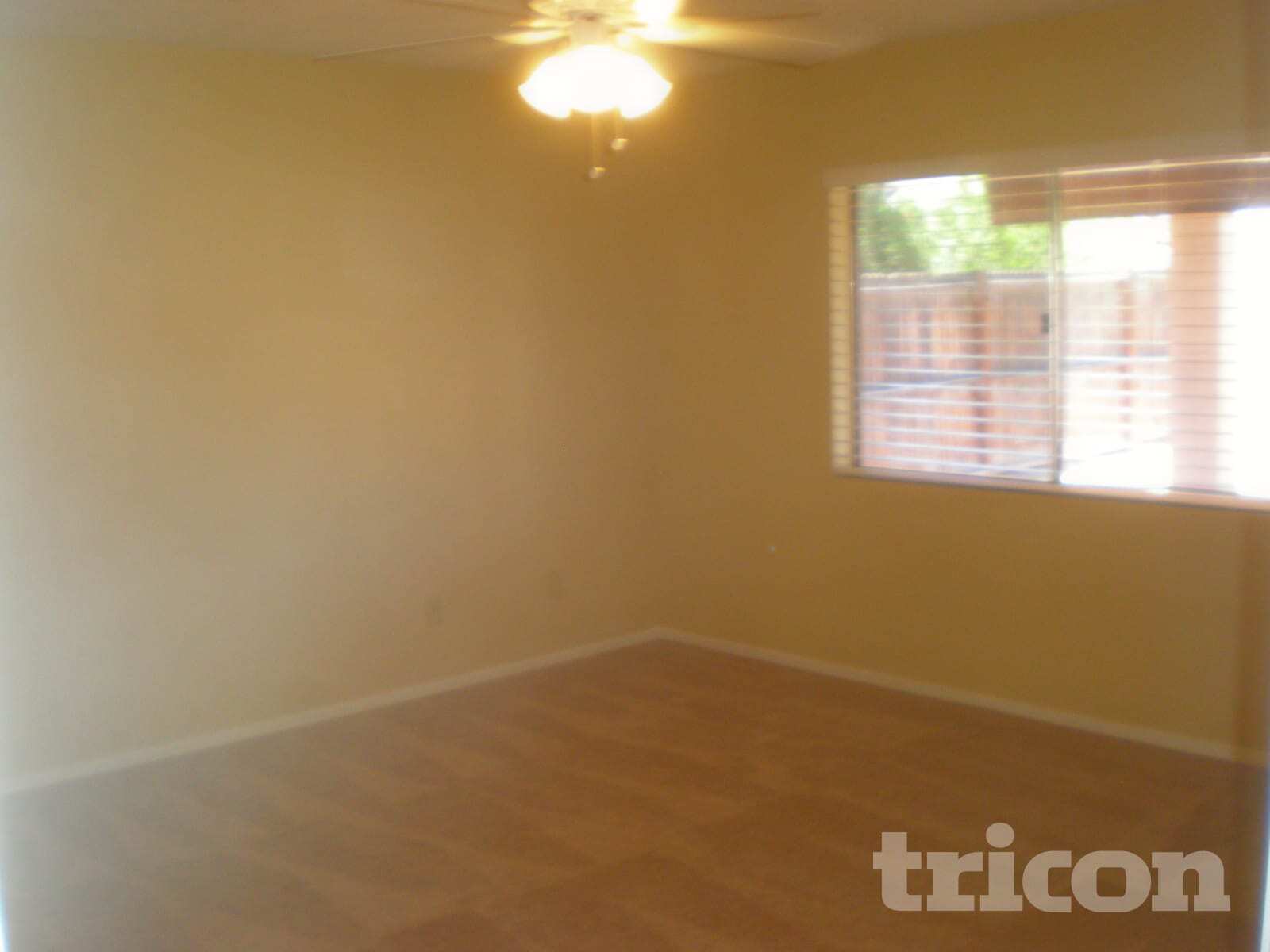 Building Photo - 10906 W Calle del Sol